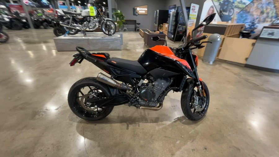 2022 KTM 890 DUKE