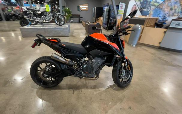 2022 KTM 890 DUKE
