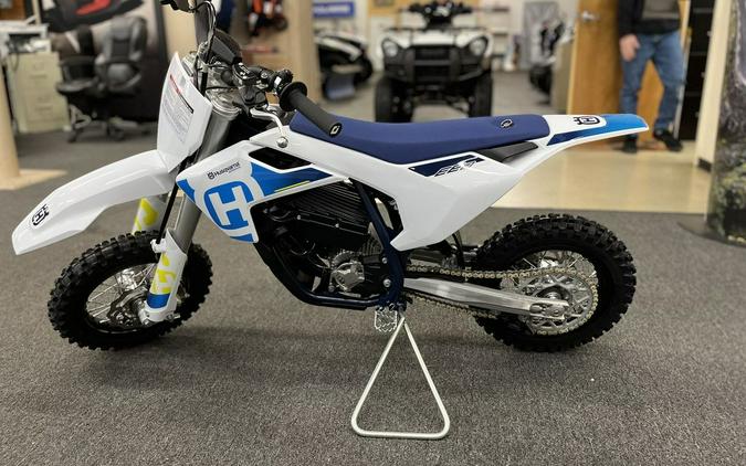 2023 Husqvarna® EE3