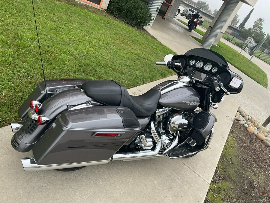 FLHXS 2015 Street Glide® Special