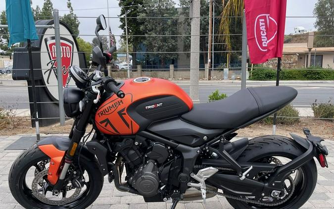 2023 Triumph Trident 660 Matte Baja Orange / Matte Storm Grey