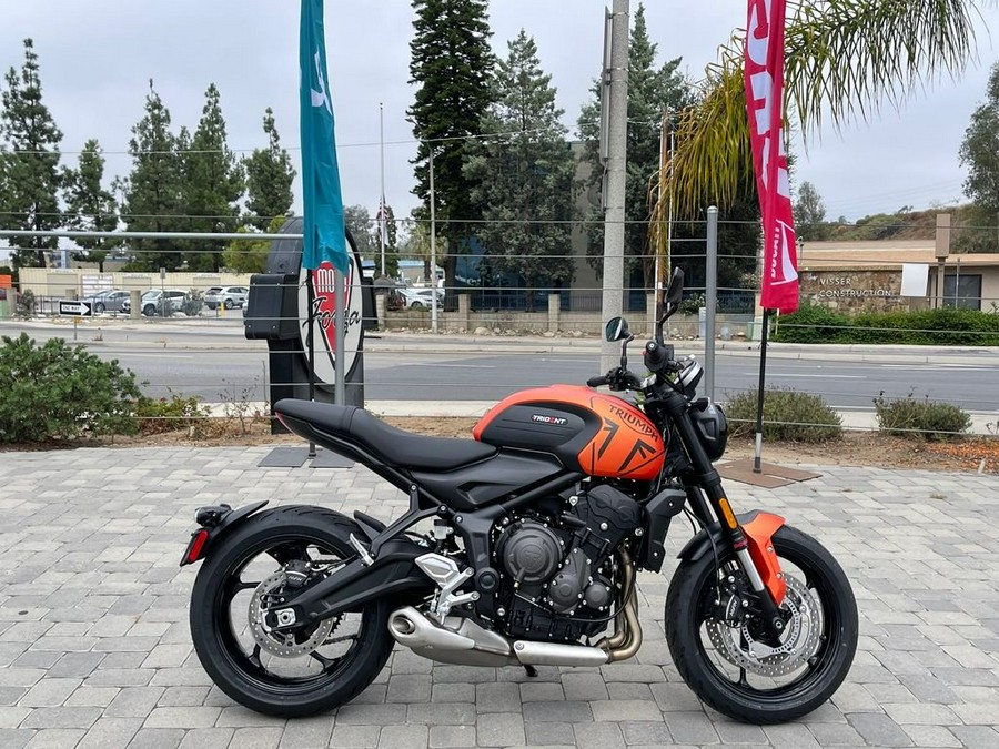 2023 Triumph Trident 660 Matte Baja Orange / Matte Storm Grey