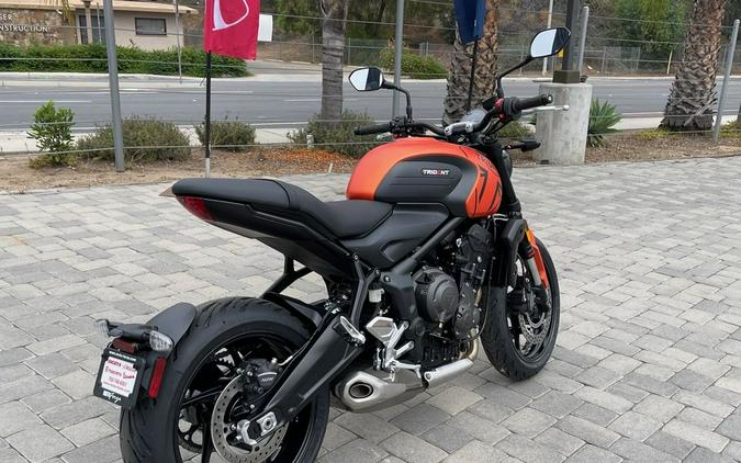 2023 Triumph Trident 660 Matte Baja Orange / Matte Storm Grey