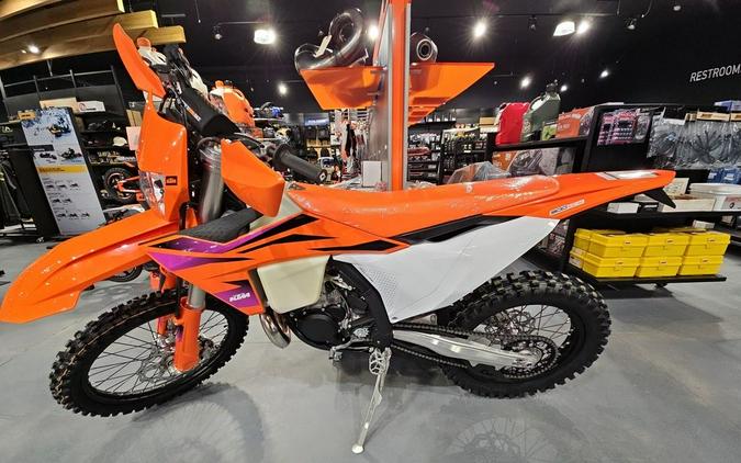 FIRST LOOK! KTM INTRODUCES 2024 KTM 300XC-W HARD-ENDURO MODEL