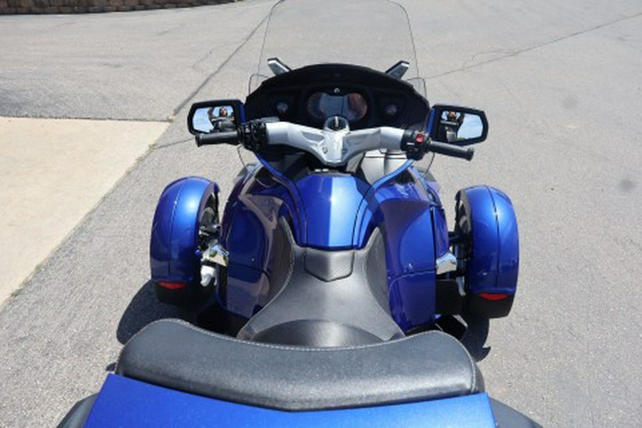 2012 Can-Am Spyder® RT Audio & Convenience