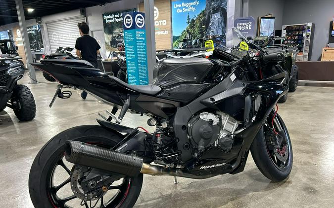 2015 Yamaha YZF-R1