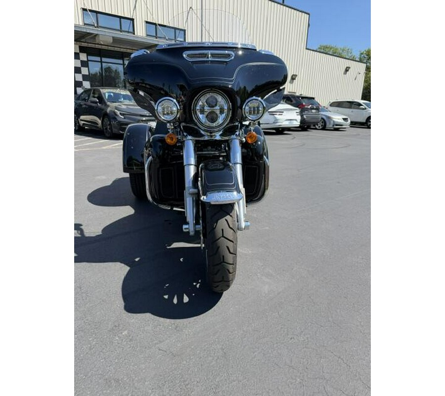 2025 Harley-Davidson Tri Glide Ultra Vivid Black