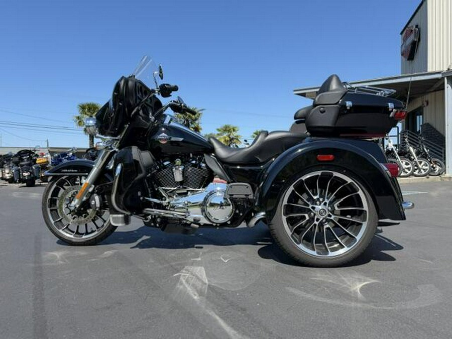 2025 Harley-Davidson Tri Glide Ultra Vivid Black