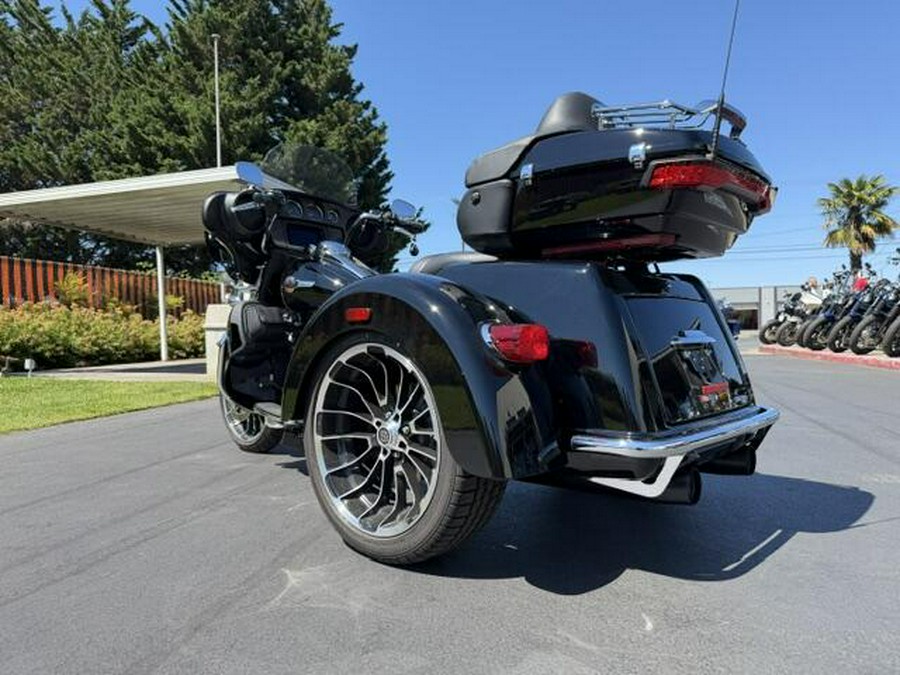 2025 Harley-Davidson Tri Glide Ultra Vivid Black