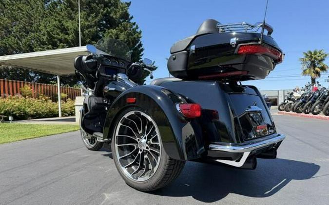2025 Harley-Davidson Tri Glide Ultra Vivid Black