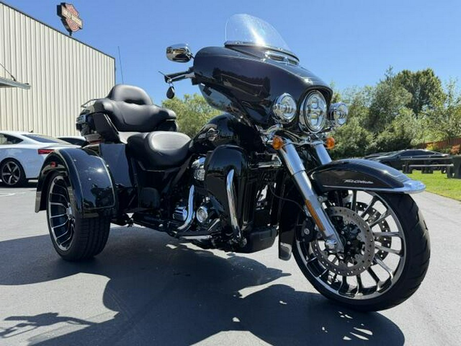 2025 Harley-Davidson Tri Glide Ultra Vivid Black