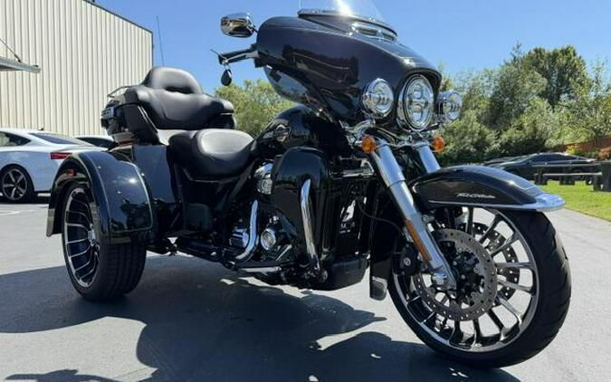 2025 Harley-Davidson Tri Glide Ultra Vivid Black