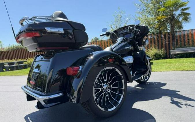 2025 Harley-Davidson Tri Glide Ultra Vivid Black