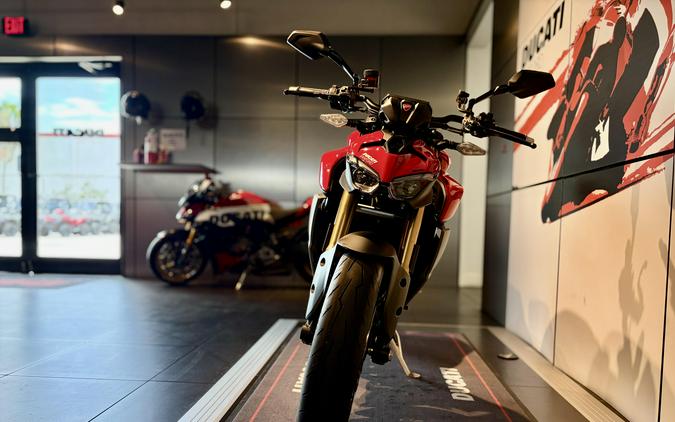 2026 Ducati STREETFIGHTER V2