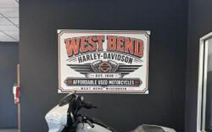 2024 Harley-Davidson Street Glide Billiard Gray