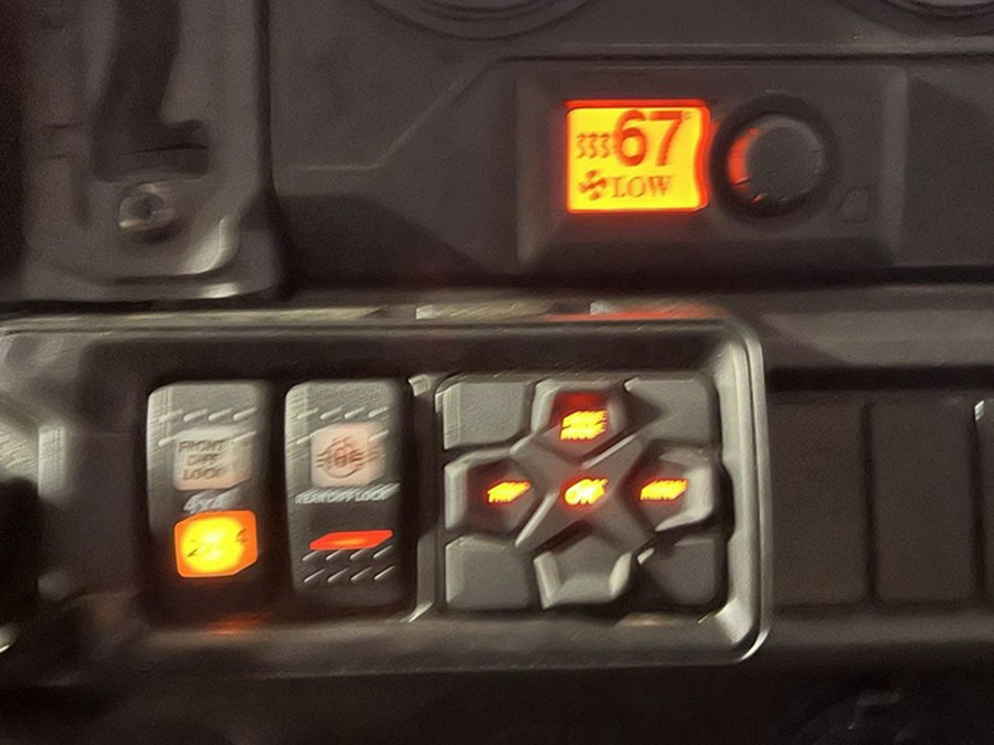 2025 Can-Am Defender Limited HD10