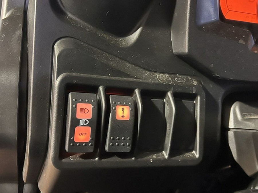 2025 Can-Am Defender Limited HD10