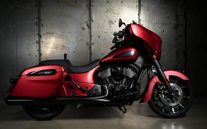 2024 Indian Motorcycle® Chieftain® Dark Horse® w/Powerband Audio Pkg Sunset Red Smoke