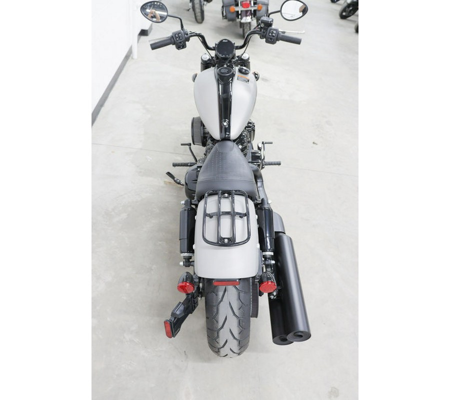 2023 Indian Motorcycle® Chief® Bobber Dark Horse® Silver Quartz Smoke