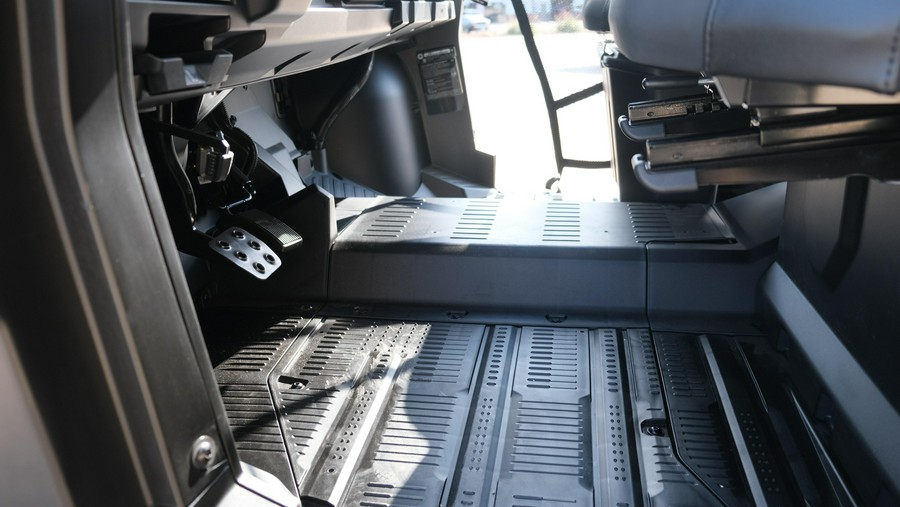 2026 CAN-AM DEFENDER MAX XT HD11 WITH 1025 INCH TOUCHSCREEN