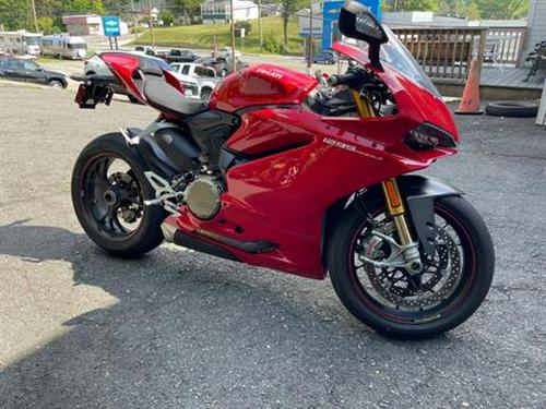 2021 Ducati SuperSport 950 S Review (13 Fast Facts For Sport-Touring)