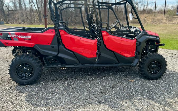 2023 Honda Pioneer 1000-6 Deluxe Crew