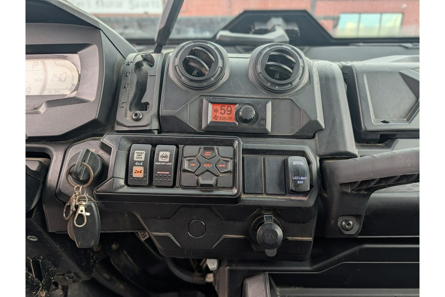 2024 DEFENDER MAX HD10 LONESTAR EDITION - Can-Am