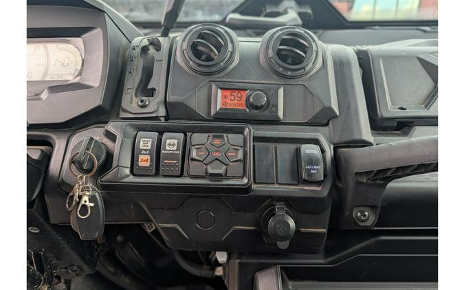 2024 DEFENDER MAX HD10 LONESTAR EDITION - Can-Am