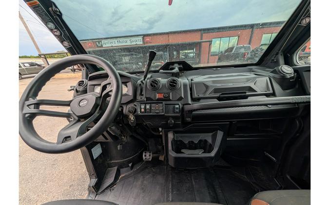 2024 DEFENDER MAX HD10 LONESTAR EDITION - Can-Am