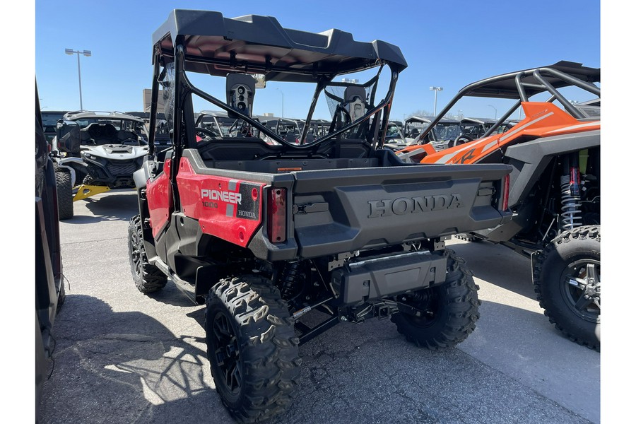 2024 Honda Pioneer 1000 Deluxe