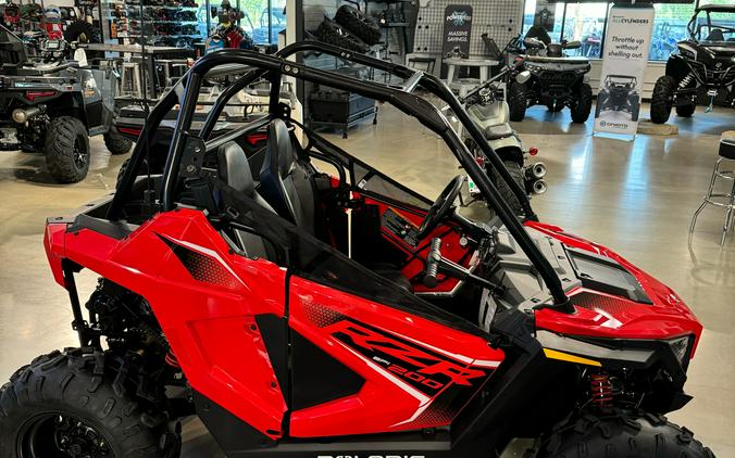 2025 Polaris RZR 200 EFI