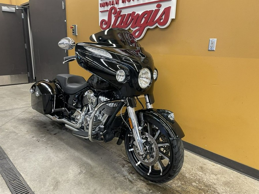 2017 Indian Motorcycle® Chieftain® Limited Thunder Black