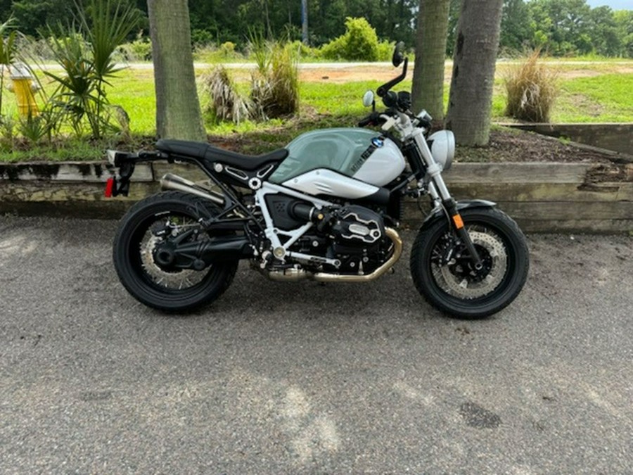 2023 BMW R nineT 719 Mineral White Metallic / Aurum