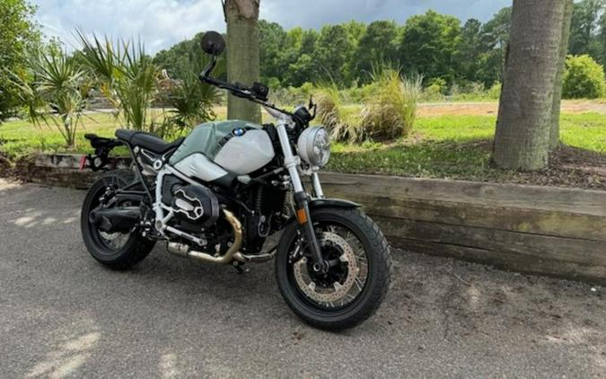 2023 BMW R nineT 719 Mineral White Metallic / Aurum