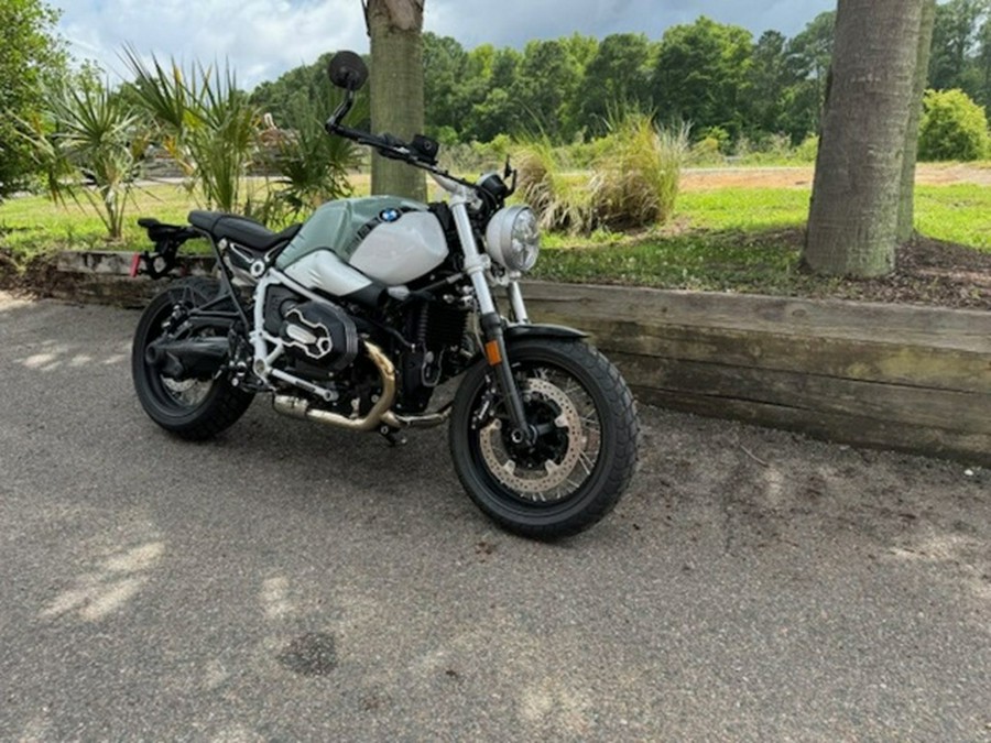 2023 BMW R nineT 719 Mineral White Metallic / Aurum