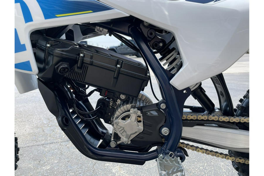 2024 Husqvarna Motorcycles EE 3