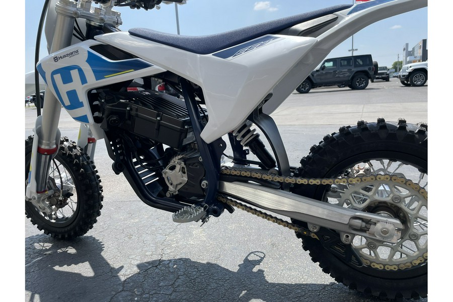 2024 Husqvarna Motorcycles EE 3