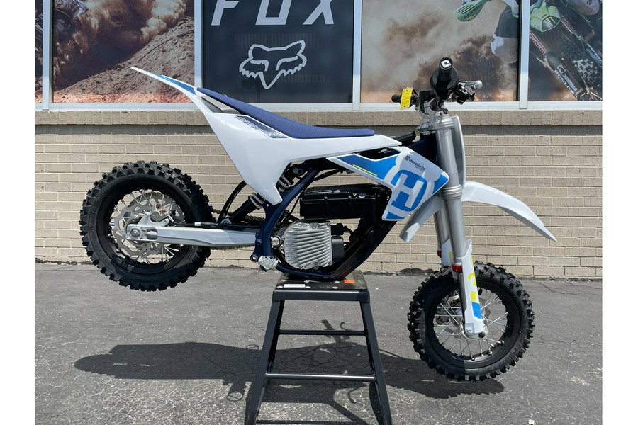 2024 Husqvarna Motorcycles EE 3