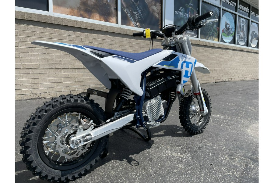 2024 Husqvarna Motorcycles EE 3