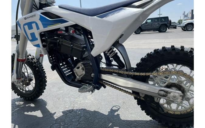 2024 Husqvarna Motorcycles EE 3