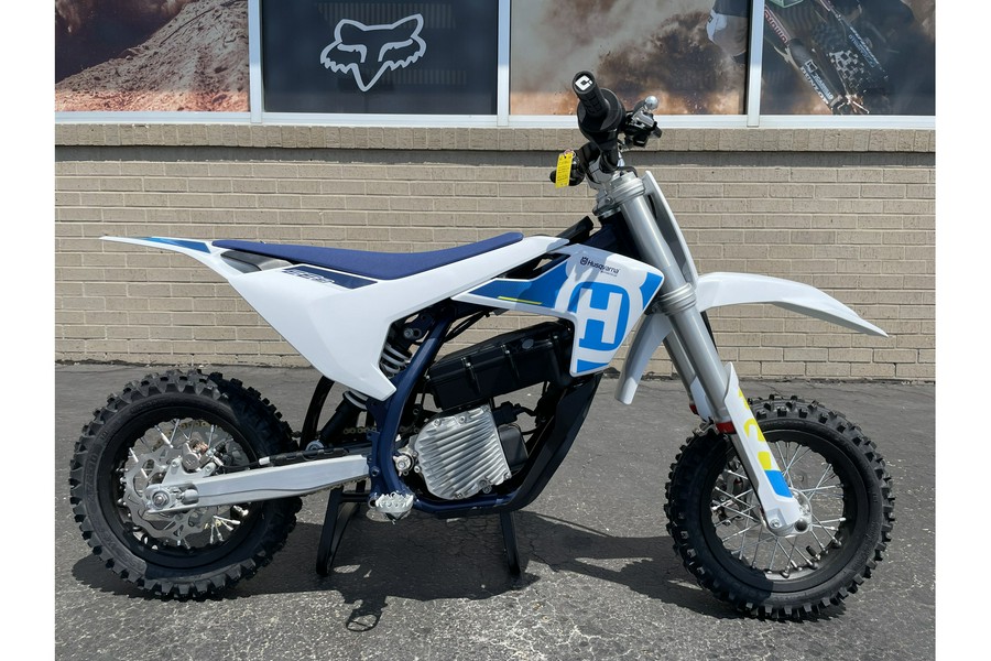 2024 Husqvarna Motorcycles EE 3