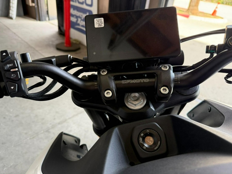 2025 CFMOTO 300NK