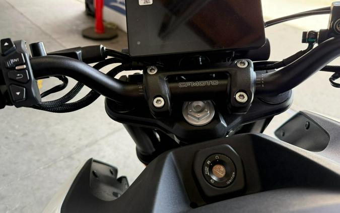 2025 CFMOTO 300NK