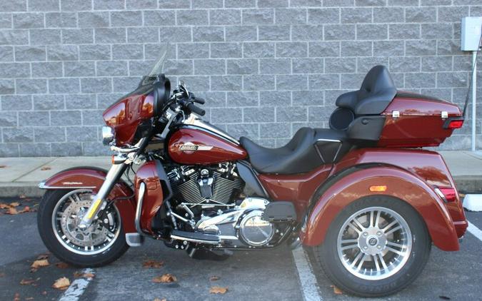 Harley-Davidson Tri Glide Ultra 2024 FLHTCUTG 84379279DT RED ROCK/BLACK W/ P