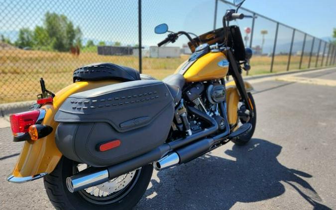 2023 Harley-Davidson Heritage Classic Prospect Gold – Black Finish