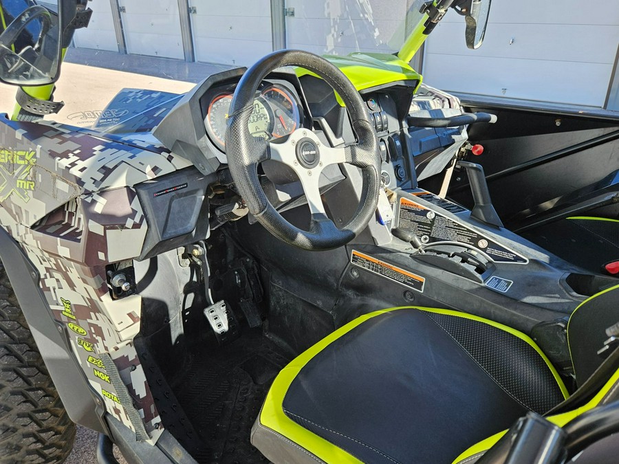 2015 Can-Am Maverick™ X® mr DPS™ 1000R