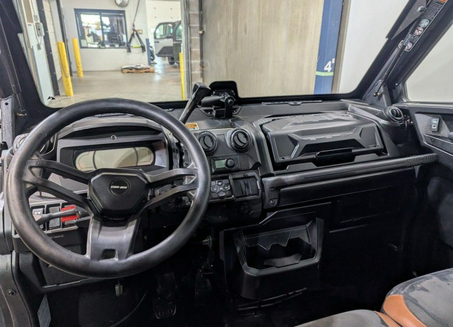 2023 Can-Am Defender Limited HD10