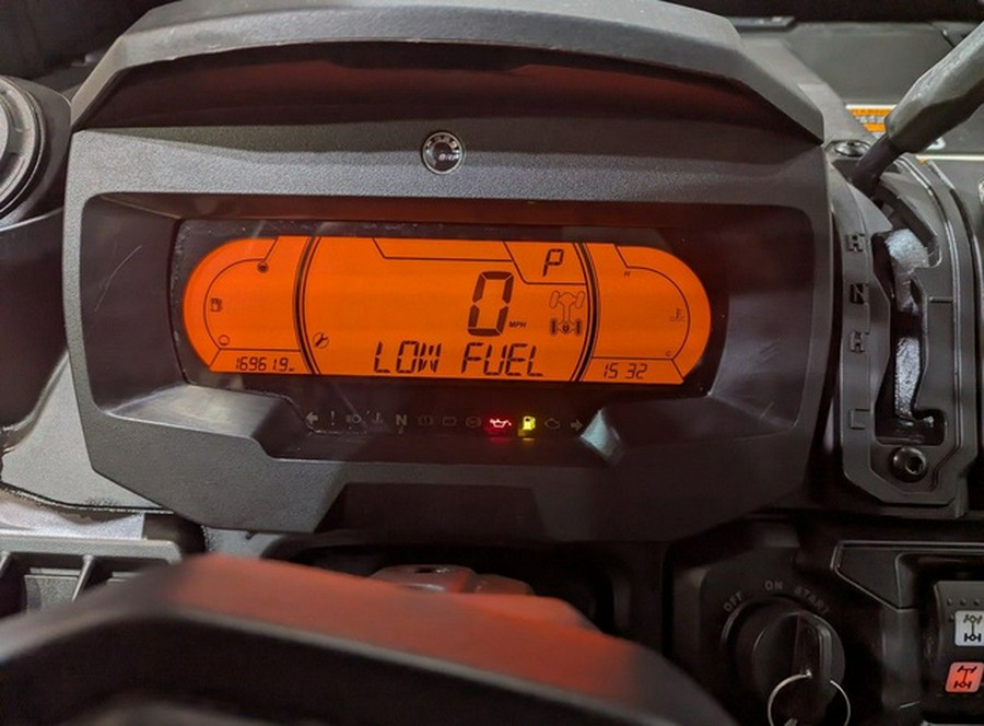 2023 Can-Am Defender Limited HD10