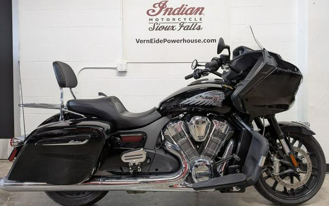 2023 Indian Challenger Black Metallic