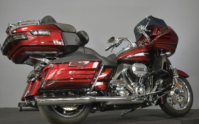 2015 Harley-Davidson CVO Road Glide Ultra Two-Tone Burgundy Blaze/Typhoon Maroon